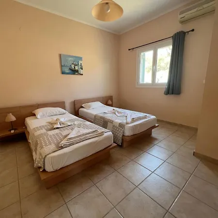 Villa Karavaki & Varkoula Mantzavinata
